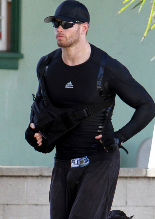 Kellan Lutz. adult photos