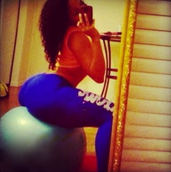 afrodesiacworldwide:  ♕ http://AFRODESIACWORLDWIDE.tumblr.com ♕ LOVE THIS PIC  she can hop on my balls