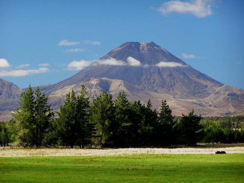 by cmav on Flickr. Mt. Ngauruhoe aka Mt. Doom in LOTR Trilogy in Tongariro National Park, New Zealan