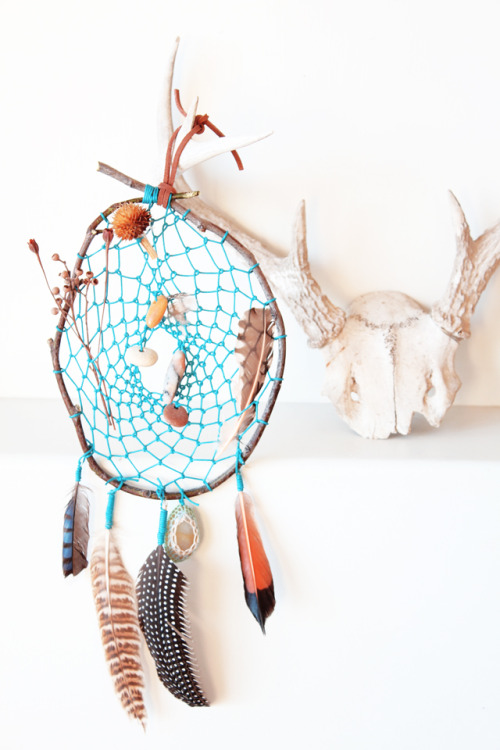 DIY Dreamcatcher. From Geninne&rsquo;s Art Blog here. She made this using instructions from Native A