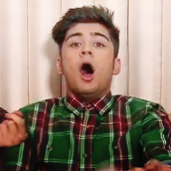 Para mi este gift parece como si a Zayn se la estuvieran chupando
