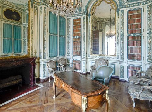 courtroyale: The Dauphin’s Library, located on the ground floor of Versailles Palace source:ch