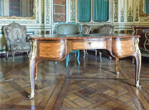 courtroyale: The Dauphin’s Library, located on the ground floor of Versailles Palace source:ch