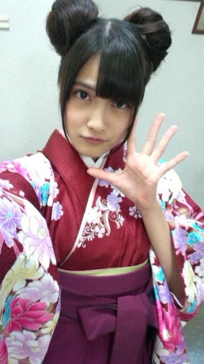34tomchan:  こんにちあんにん∩^ω^∩TODAY3月4日(日)あーうあうあー寒い！！春はいつ来るんだ！！もう3月なのに(´・3・`)ぶう3月かあ卒業の時期ですね私は何から卒業するのかな‥卒業といえば別れ！別れといえばわかめ！わかめといえば海藻‥ん？おかしいやろぉぉ(ノ｀△´)ノ今日はメンバーからいっぱいメール来て嬉しかった(*´ω｀*)