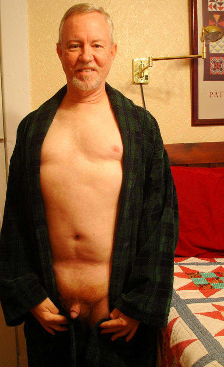 http://senioretgay2.tumblr.com/post/18724405695