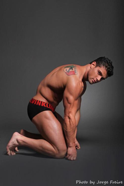 natedan:  muchachotes:  Michael Toscano  Natedan 