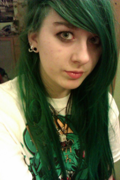 ohmygodbeautifulbitches:  That was me when my hair was beautiful. I don’t quite like this picture but I’m kind of curious what happens when I submit it here soo. Submitted by luckyonesburn 