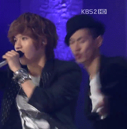 taeminigolf:  Look at little Taemin being all grown up and touched by other men…