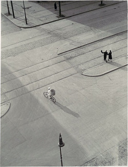 luzfosca:  Laszlo Moholy-Nagy  7am (New Years Day), 1930 