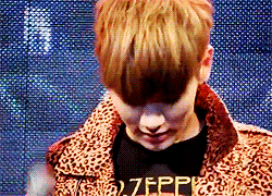 shineetown:  Key’s controlling his tears to not fall right? you little handsome