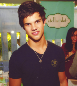 taylor lautner yo ♥