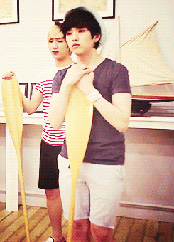 jinyoungs-bitch:  sandeuls hot arms are on my dash again *breathe* 