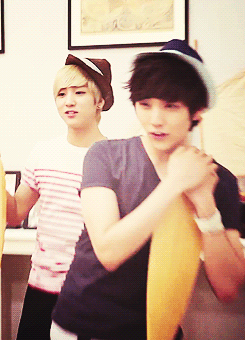 jinyoungs-bitch:  sandeuls hot arms are on my dash again *breathe* 