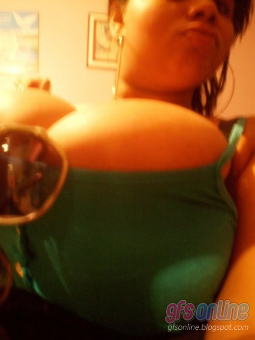 iamabiggentleman:  Her boobs is a functional human unit by itself… wow!! 