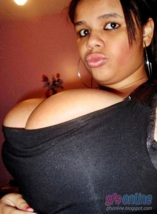 iamabiggentleman:  Her boobs is a functional human unit by itself… wow!! 