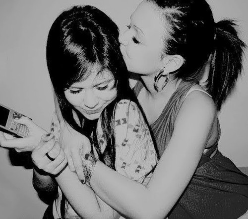 lipsticklesbians.tumblr.com/post/18912823624/
