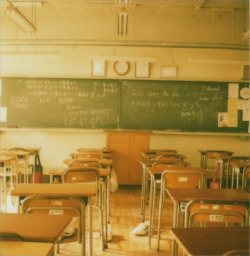 fuckyeahjapanandkorea:  classroom (by yashimatakumi) 