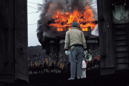 criterioncollection: Akira Kurosawa considers an explosion on the set of RAN.