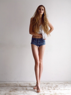 F-Launa:  B-Ianco:  Shardin:  Tygres:  P-Assenger:  Neu-E:  Legs Omg  I Used To Reblog