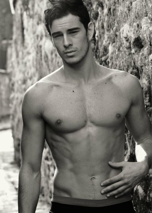 yellowdiamondsinthenight:  http://yellowdiamondsinthenight.tumblr.com/ 