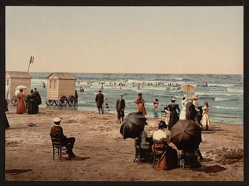 turnofthecentury:  Blankenberghe, baigneurs ,1890s  The Library of Congress 
