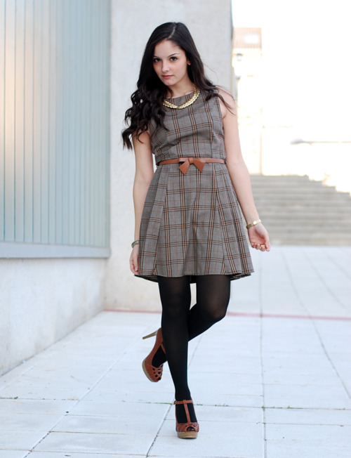 (via * Petit and Sweet Couture: Tartan Dress)