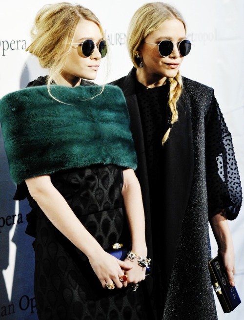 XXX Lovely Mary-Kate and Ashley photo