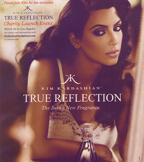 Como sabemos, Kim es un diez para los negocios y ya ha sacado una nueva fragancia: “True Reflection”, así que ahora se pondrá con un almuerzo para celebrar el lanzamiento del perfume y como costumbre, lo recaudado será para la caridad.
Aquí les dejo...