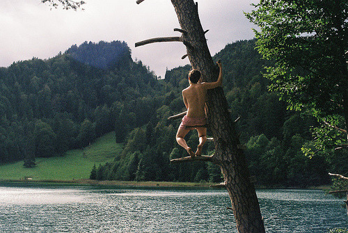outfreeballing:  Jumping from a tree 