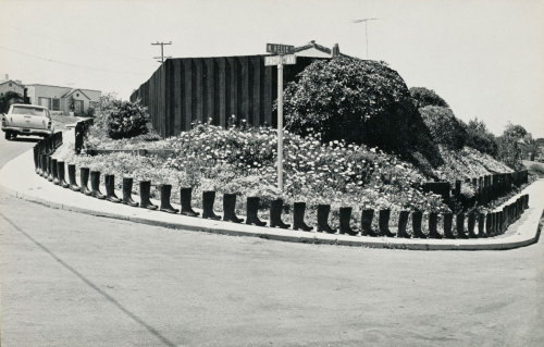 100 Boots Turn the Corner, May 17, 1971, 2:00 p.m. photo by Eleanor Antin, 100 Boots series via: artblart & tonguedepressors