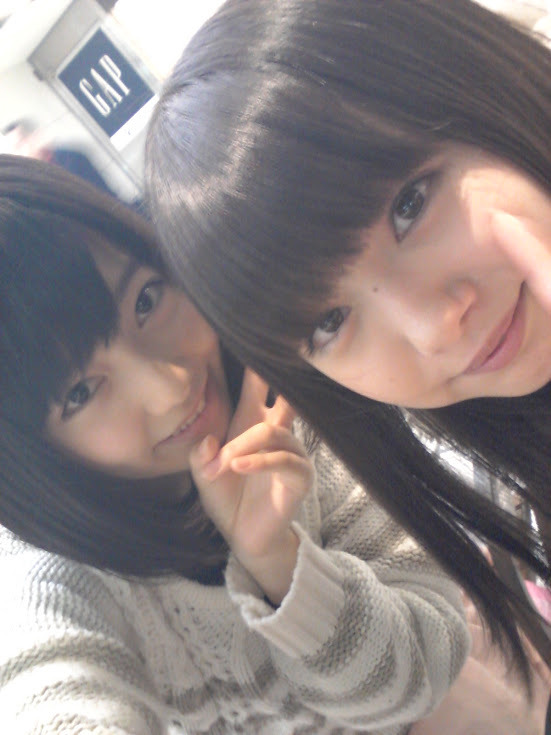 akibeya:  (島崎遥香 - Google - チーム4での撮影終了～！ 帰りのバスは行きと違ってみんな寝てます、、、。から)