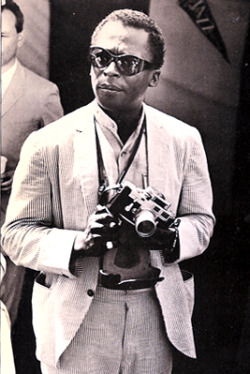 celebritycameraclub:  Miles Davis with his Leica m3 fitted with a Selenium meter. 