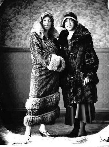 20thcenturygirls:  Fabulous African American flappers - 1920s  Just a reminder that the upper and mi