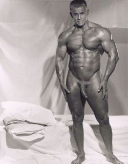 hard-muscles:  Derek Steel  OMG such a gorgeous