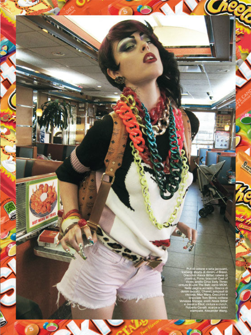 ITALIAN VOGUE - HAUTE MESS by STEVEN MEISEL
On newsstands now!
To see the behind-the-scenes video go HERE.