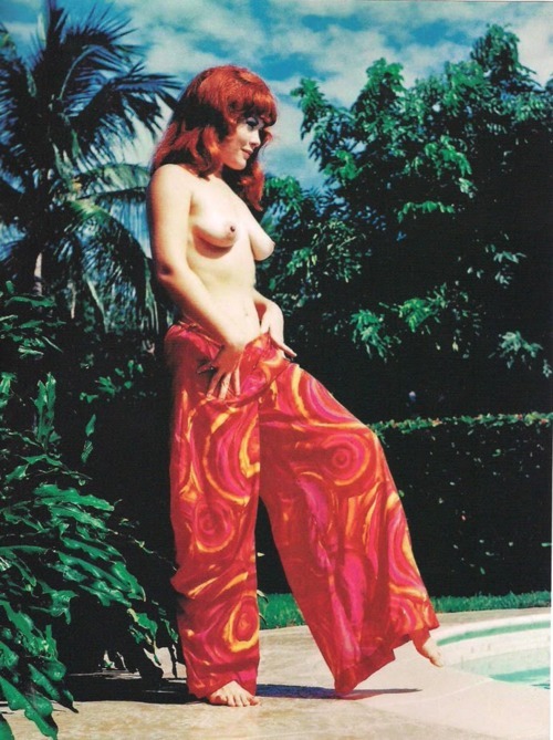 http://nudevintage.tumblr.com/post/18920570704