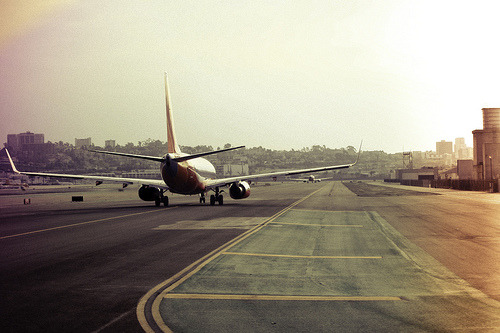 fuckyeahairplaness:  I’m leaving on a jet plane… 