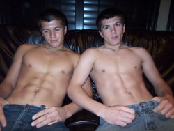 fuckyeahhugepenis:  bonermakers:  Brothers who jerk together, stay together.   Their cocks are twins too..