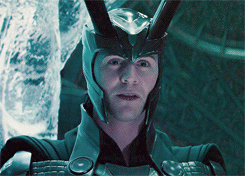 pollito-deshuesado:  por-la-cresta:  me-convierto-en-geek:  Loki recibe un inbox  Malditos annons    Loki recibe un inbox