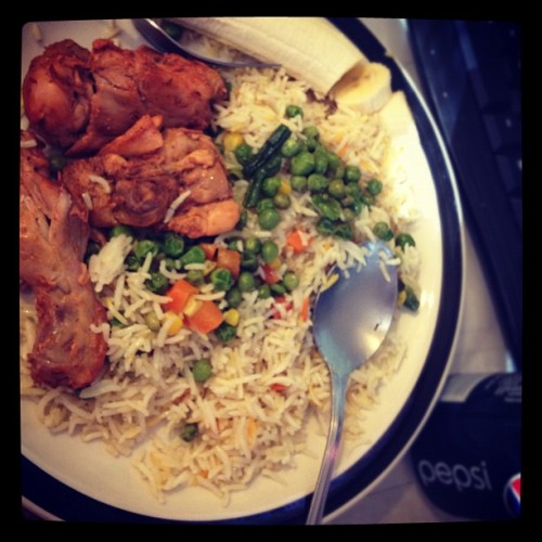#somali lunch #instadaily #instafav #instafood rice with veggies and baked chicken and of course a b