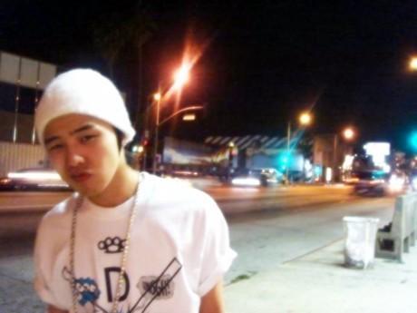 JIYONG PREDEBUT ANYONE? SRSLY THE GUY IS A CAM WHORE. WHO CARES RIGHT? WHERE DID I EVEN GOT THIS STUFF?