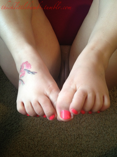 Porn thicklittlebambi:  Pink toe nails photos