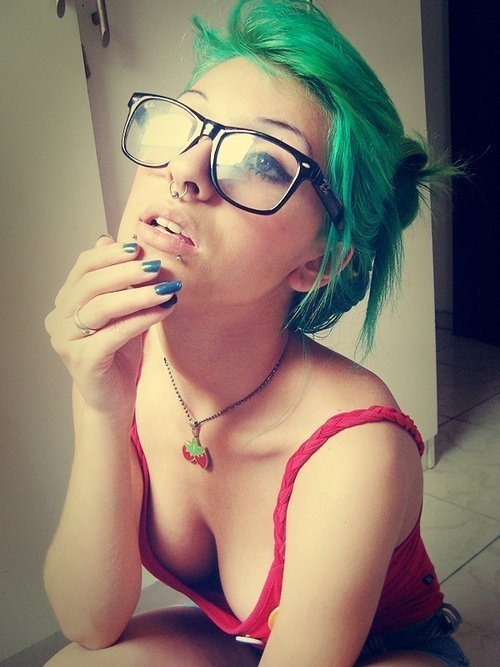 eatmycake:  http://eatmycake.tumblr.com