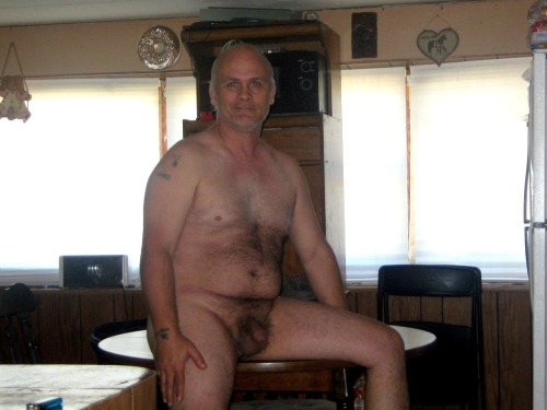 http://senioretgay2.tumblr.com/post/18948009703