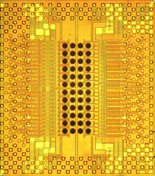 smarterplanet:  Holy Holey Optochip! IBM hits a terabit of info per second | Geek Gestalt - CNET New