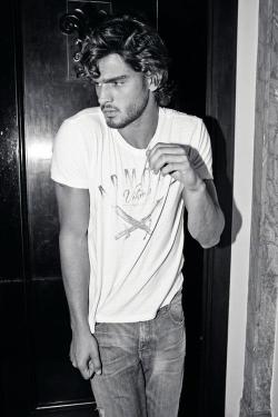 jjaezsieskiies:  Marlon Teixeira for Ellus