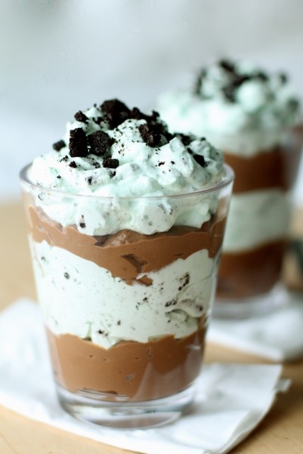 seriousnoms:
“ (via Mint Chocolate Cookies and Cream Pudding « kitchen chronicles)
”
GIVE IT TO ME