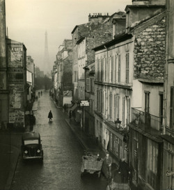 Liquidnight:  André Kertész Rue Du Chateau, Paris, 1932 [Via La Lettre De La Photographie]