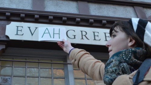 passionkiller:  renken:  Giving signs in Boston their proper accent.  perfection.