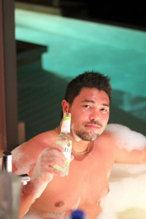 fuckyeahbearasia:  He’s good with bubbles :D 